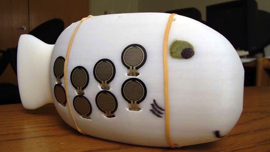 Toy of the fish toy, showing sensor placement